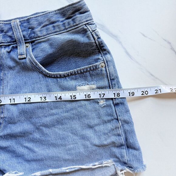 EUC Uniqlo Shorts Womens 25 Blue Denim Jean High Rise Cutoff Distressed Pockets - Picture 11 of 14